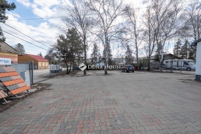 Kiadó üzlethelyiség, Tatabányán, Deák Ferenc utcában