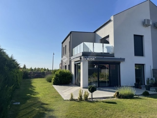 Eladó ikerház, Veresegyházon 229 M Ft, 5 szobás