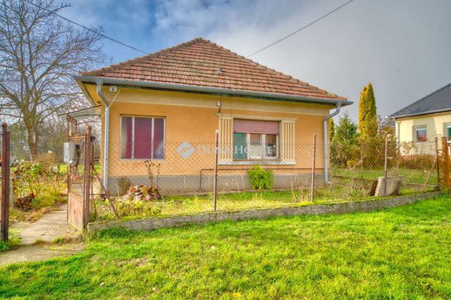 Eladó családi ház, Káván 35.9 M Ft, 2 szobás