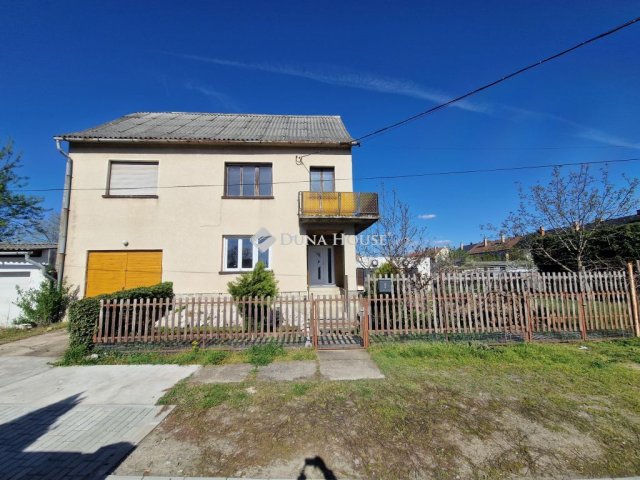 Eladó családi ház, Baján 48 M Ft, 4 szobás