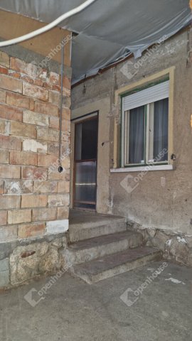 Eladó családi ház, Komáromban 27.9 M Ft, 1 szobás