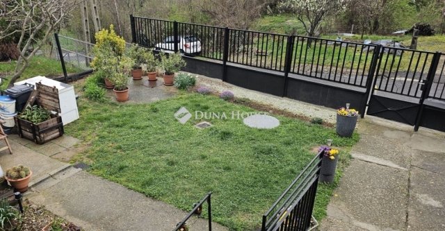 Eladó családi ház, Pécsett 64.99 M Ft, 3 szobás