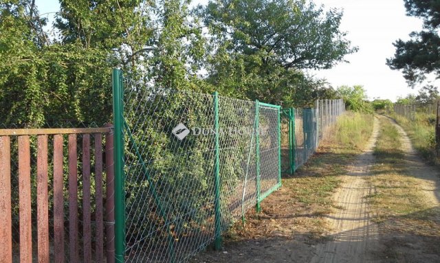 Eladó telek, Debrecenben, Viasz utcában 7 M Ft