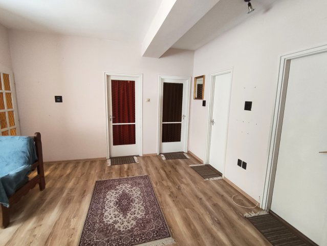 Eladó családi ház, Komáromban 72.9 M Ft, 5 szobás
