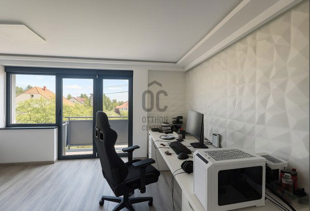 Eladó családi ház, Tatán 199 M Ft, 5 szobás