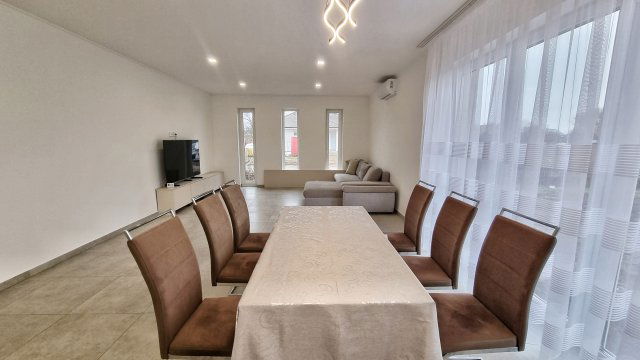 Kiadó ikerház, albérlet, Nyíregyházán 350 E Ft / hó, 3 szobás