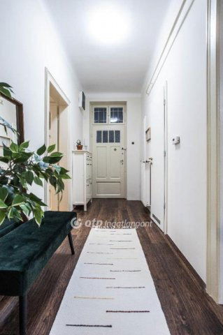 Eladó téglalakás, Pécsett 79.9 M Ft, 3 szobás