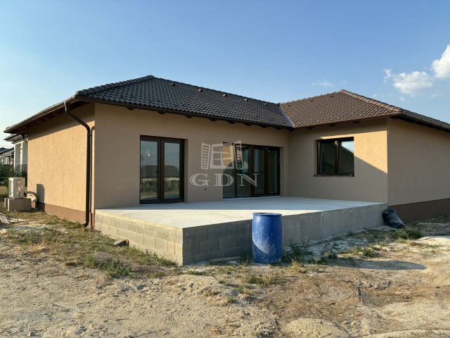 Eladó családi ház, Úrhidán 106.5 M Ft, 5 szobás