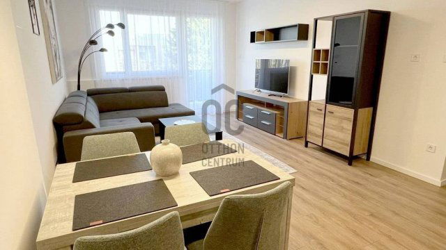 Kiadó téglalakás, albérlet, Tatán 310 E Ft / hó, 3 szobás