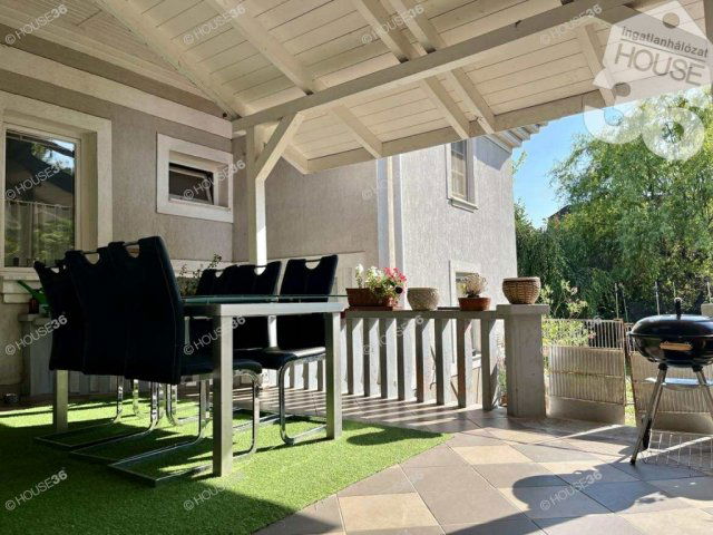 Eladó családi ház, Kecskeméten 130 M Ft, 5 szobás