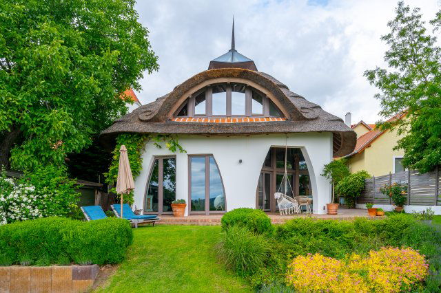 Eladó családi ház, Sukorón 300 M Ft, 4 szobás