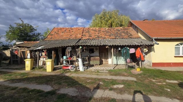 Eladó családi ház, Nádudvaron 16 M Ft, 2 szobás