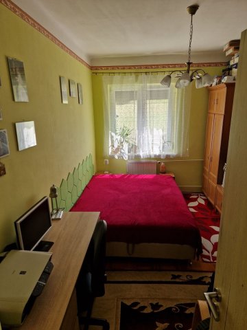 Eladó téglalakás, Komlón, Alkotmány utcában 31.8 M Ft