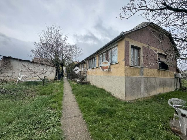 Eladó családi ház, Pécsváradon 15.5 M Ft, 1 szobás