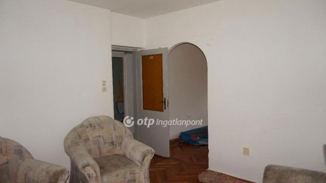 Eladó téglalakás, Gyöngyösön 49.5 M Ft, 2+1 szobás