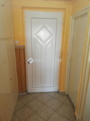 Kiadó téglalakás, albérlet, Pécsett 180 E Ft / hó, 2 szobás