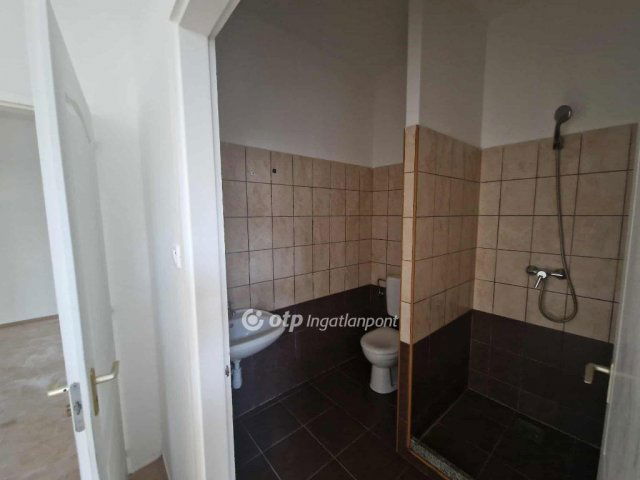 Eladó téglalakás, Tápiószelén 34.99 M Ft, 4 szobás