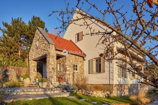 Eladó családi ház, Szentendrén 238 M Ft, 3 szobás