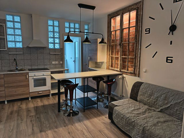 Eladó téglalakás, Vácon 72.5 M Ft, 3 szobás