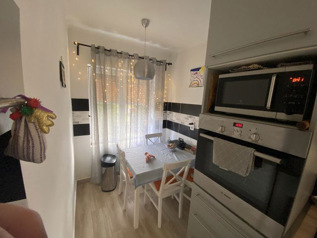 Eladó családi ház, Nagyvenyimen 54.9 M Ft, 2+1 szobás