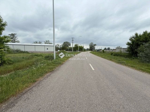 Eladó ipari ingatlan, Kiskunhalason 64.9 M Ft