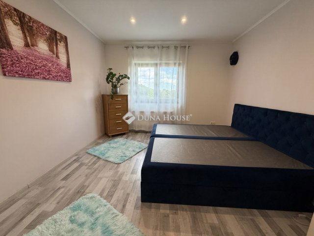 Eladó családi ház, Péterin 159 M Ft, 3 szobás