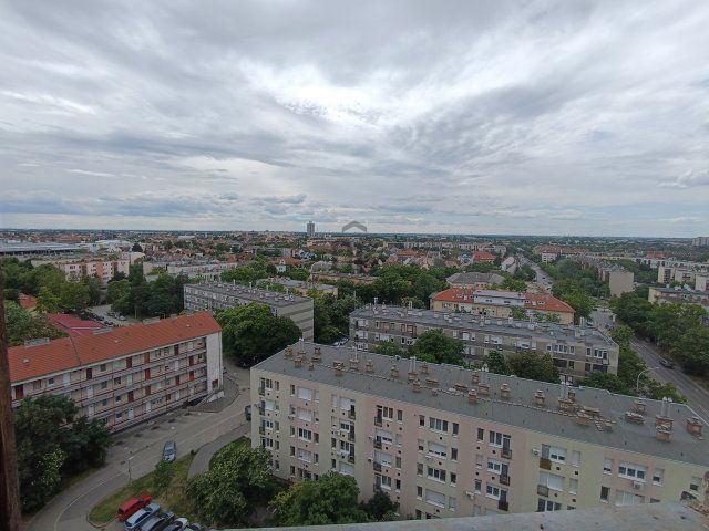 Eladó téglalakás, Szolnokon 18 M Ft, 1 szobás