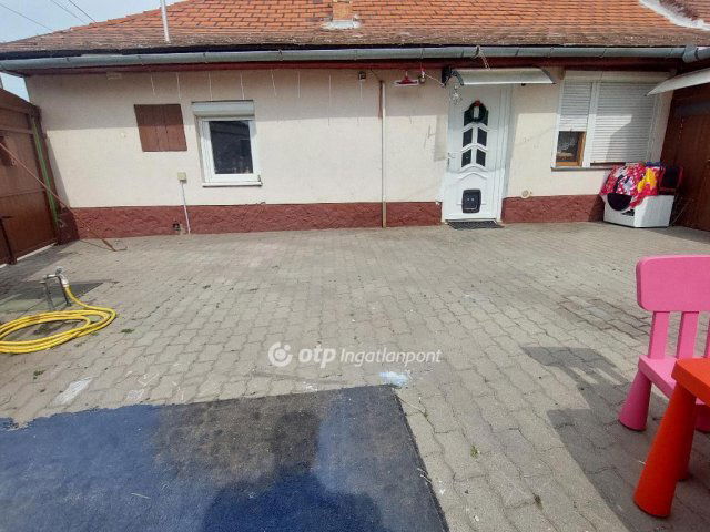Eladó családi ház, Tiszakécskén 48 M Ft, 3 szobás