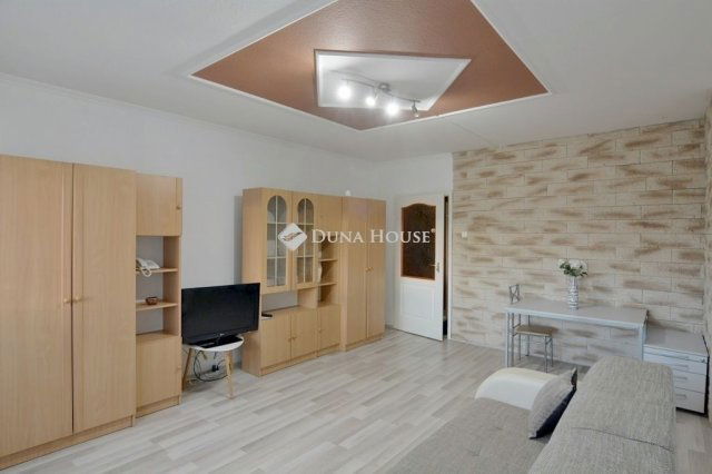 Eladó panellakás, Kecskeméten 44.9 M Ft, 2 szobás