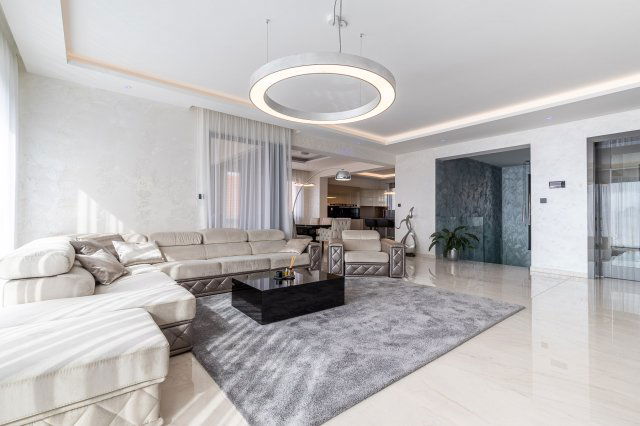 Eladó családi ház, Veresegyházon 360 M Ft, 8 szobás