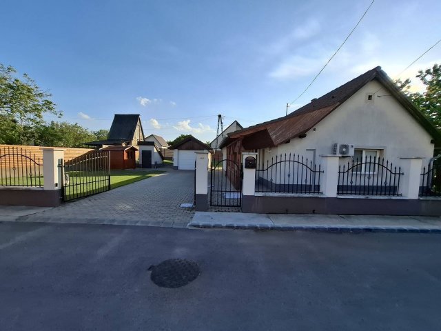 Eladó családi ház, Rácalmáson 53 M Ft, 2 szobás