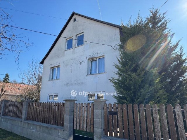 Eladó családi ház, Vértesacsán 83 M Ft, 4+1 szobás