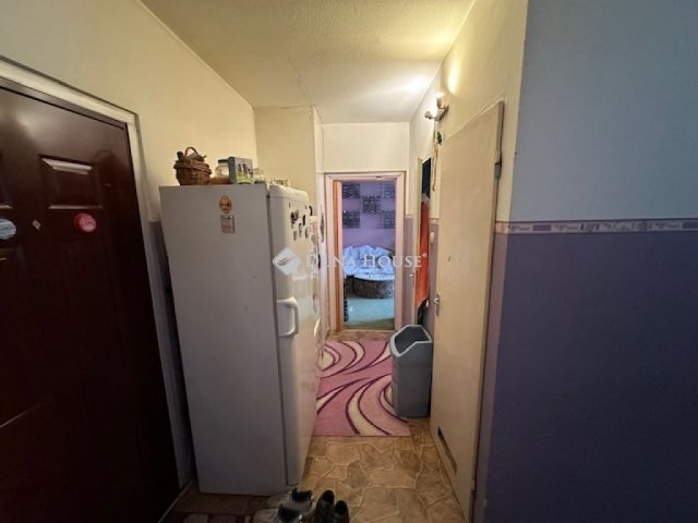 Eladó panellakás, Dunaújvárosban 27.9 M Ft, 2 szobás