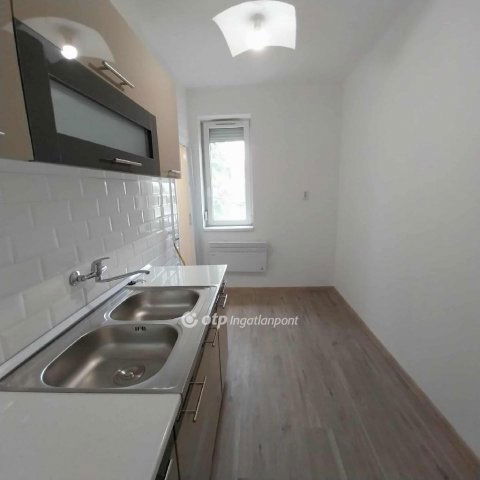 Eladó téglalakás, Nyíregyházán 36.5 M Ft, 1+1 szobás