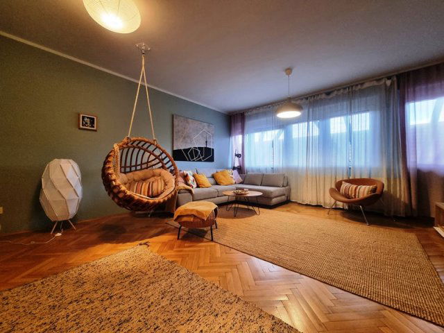 Kiadó téglalakás, albérlet, Pécsett, Jókai utcában, 3 szobás