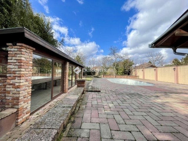 Eladó családi ház, Vecsésen 139.9 M Ft, 4+1 szobás