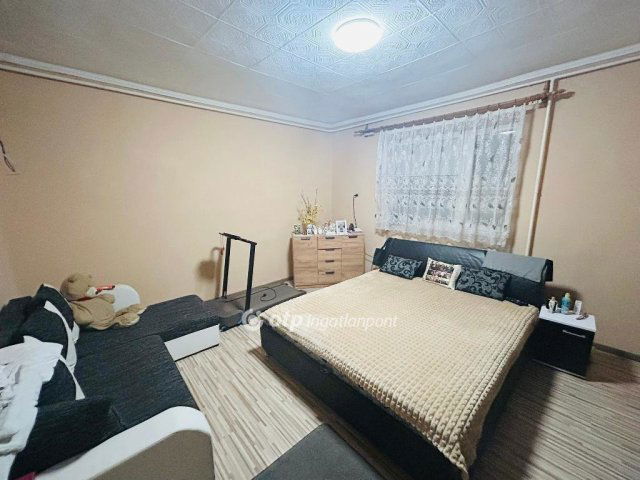 Eladó családi ház, Napkoron 48 M Ft, 2 szobás