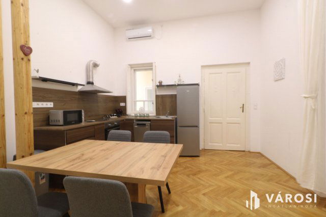 Kiadó téglalakás, albérlet, Szegeden 220 E Ft / hó, 3 szobás