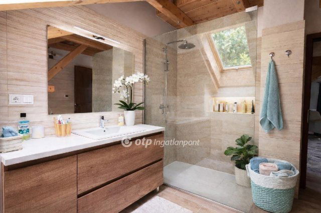 Eladó családi ház, Érden 159.999 M Ft, 4 szobás