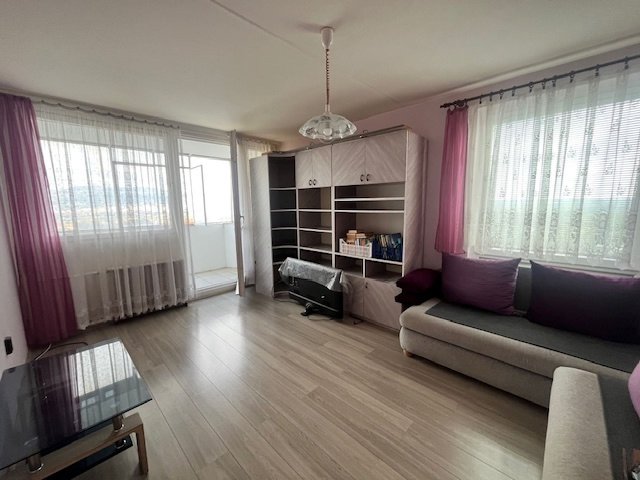 Eladó panellakás, Pécsett 57.9 M Ft, 3 szobás