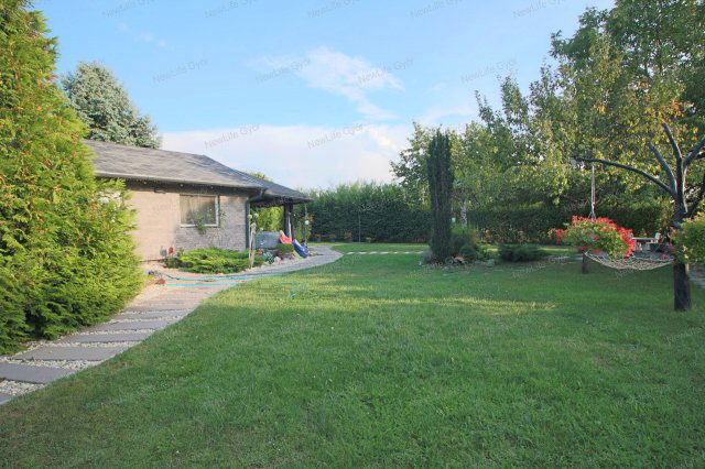 Eladó családi ház, Győrött 79.9 M Ft, 6 szobás