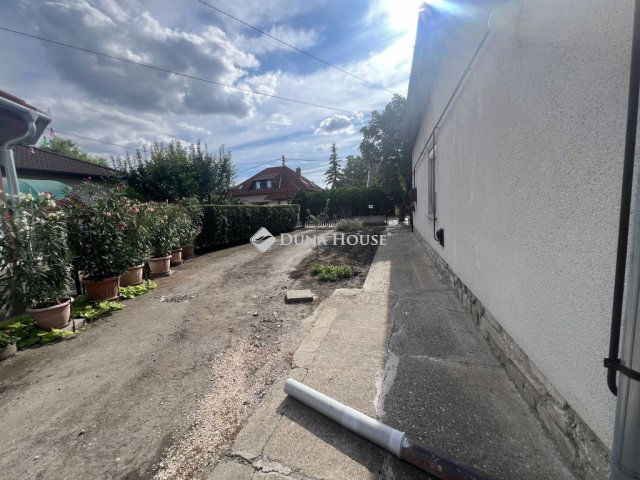 Eladó családi ház, Szegeden 76.5 M Ft, 4 szobás