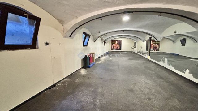 Eladó családi ház, Kőszegen 150 M Ft, 1 szobás