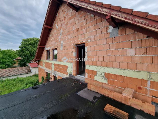 Eladó családi ház, Turán 39.9 M Ft, 5 szobás