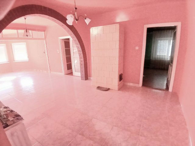 Eladó családi ház, Solton 45.9 M Ft, 4 szobás