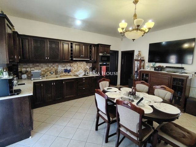 Eladó családi ház, Szigetszentmiklóson 149 M Ft, 5 szobás