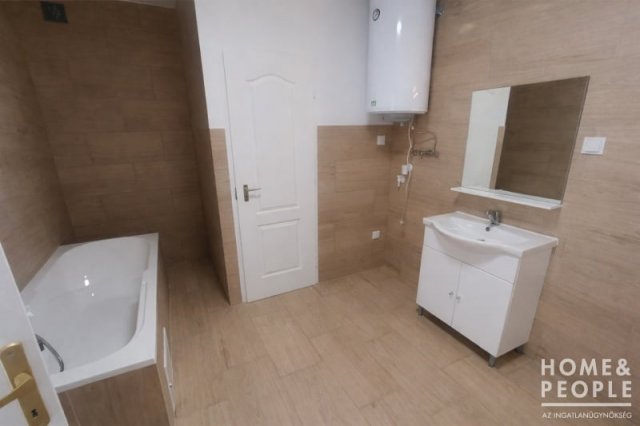 Eladó családi ház, Sándorfalván 59.99 M Ft, 3 szobás