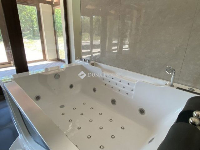 Eladó családi ház, Debrecenben 185 M Ft, 3 szobás