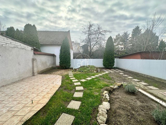 Kiadó családi ház, albérlet, Szegeden 250 E Ft / hó, 3 szobás