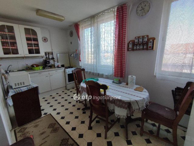 Eladó családi ház, Szegeden 84 M Ft, 4 szobás